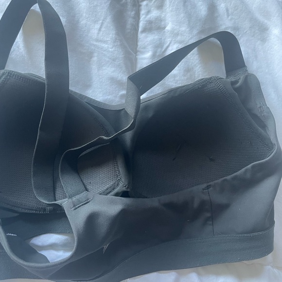 Simple sports bra - Picture 3 of 3